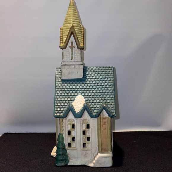 Vintage Charming Ceramic Church Figurine - Picture 5 of 9